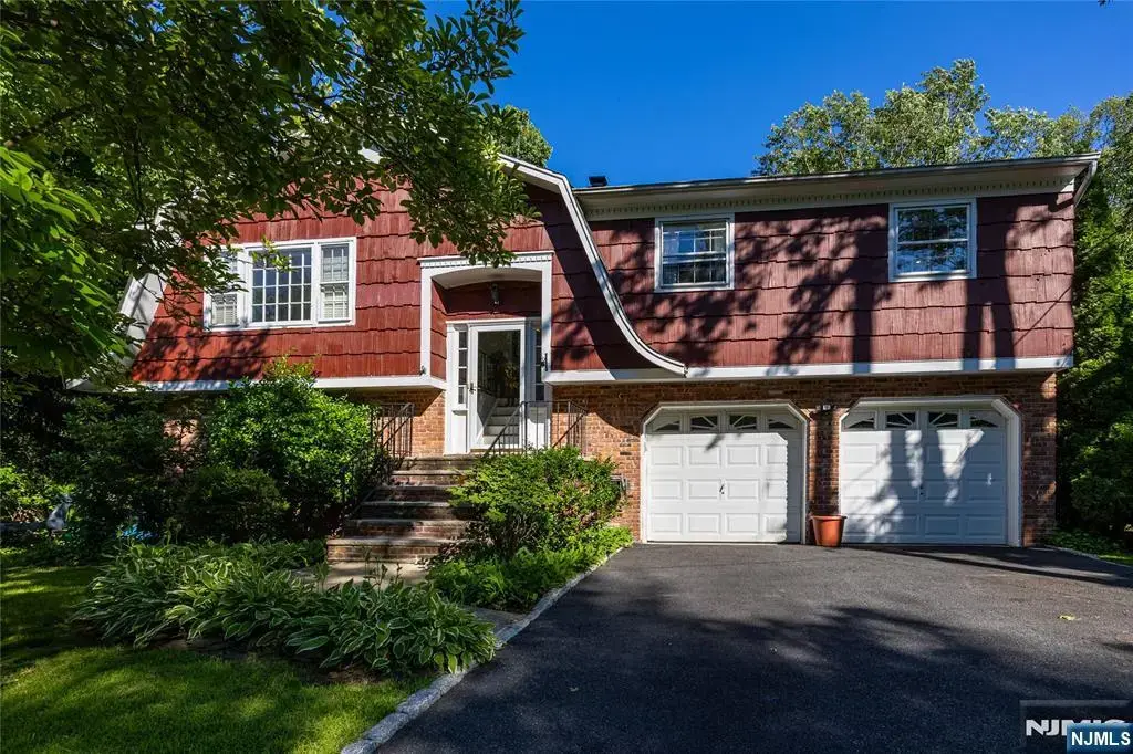 52 Aspen Lane, West Milford