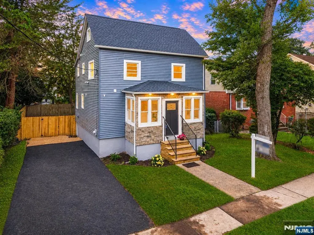 152 Washington Place, Teaneck