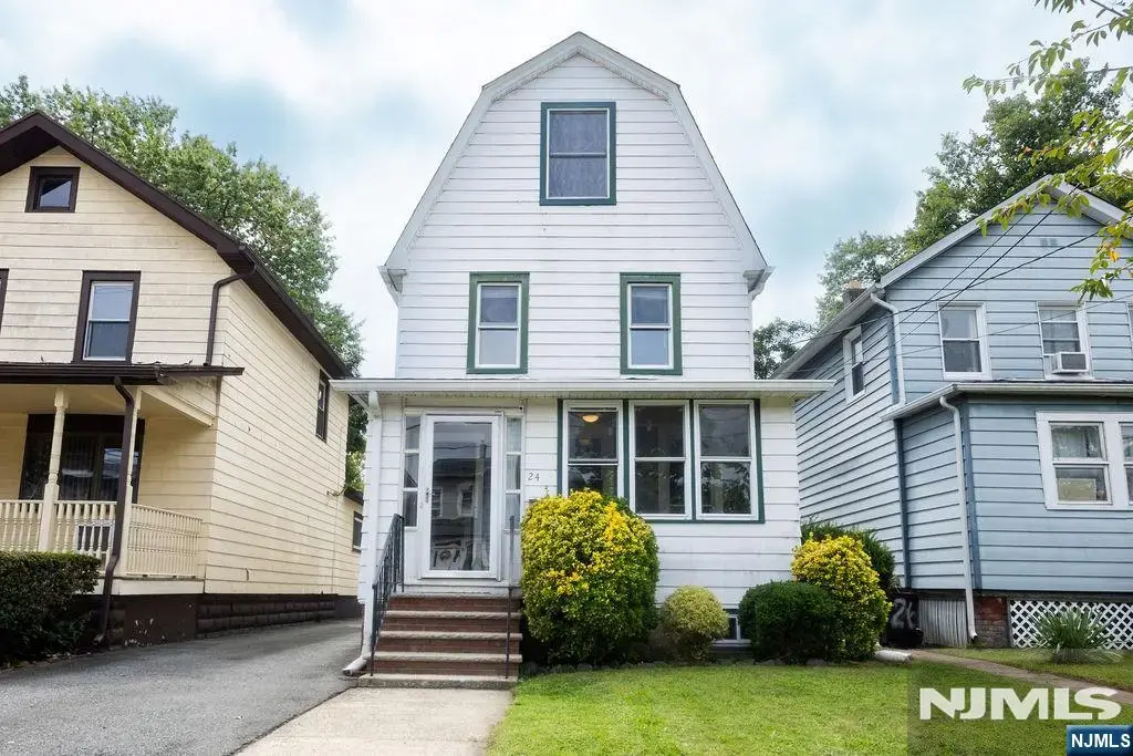 24 Maolis Avenue, Bloomfield