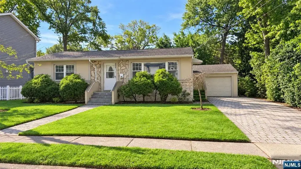 66 Merritt, Cresskill