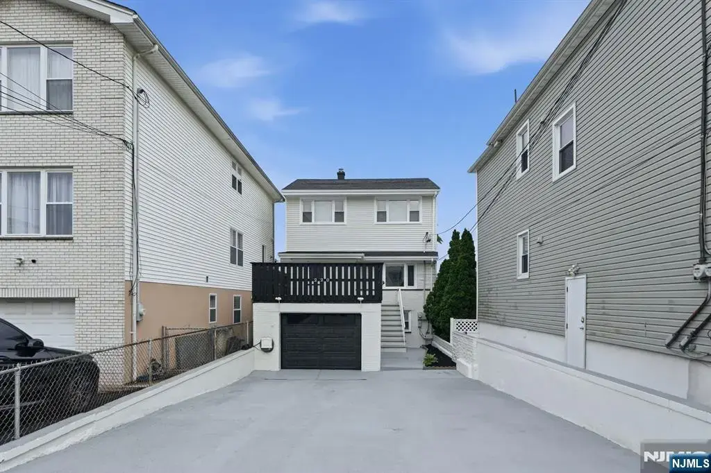 220 5th Street, Fairview