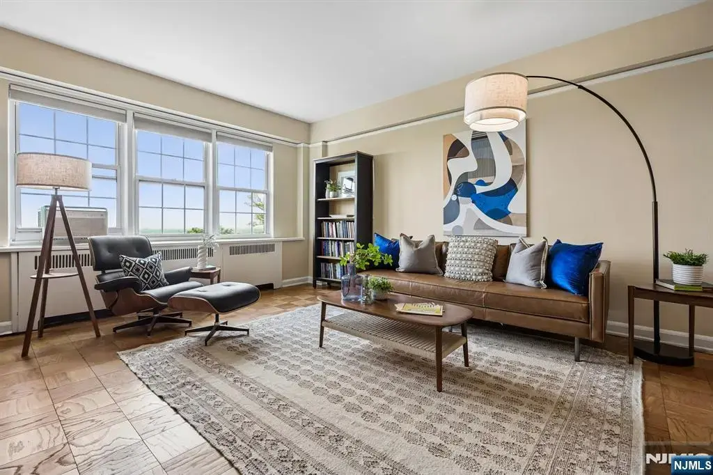10 Crestmont Road 5j, Montclair