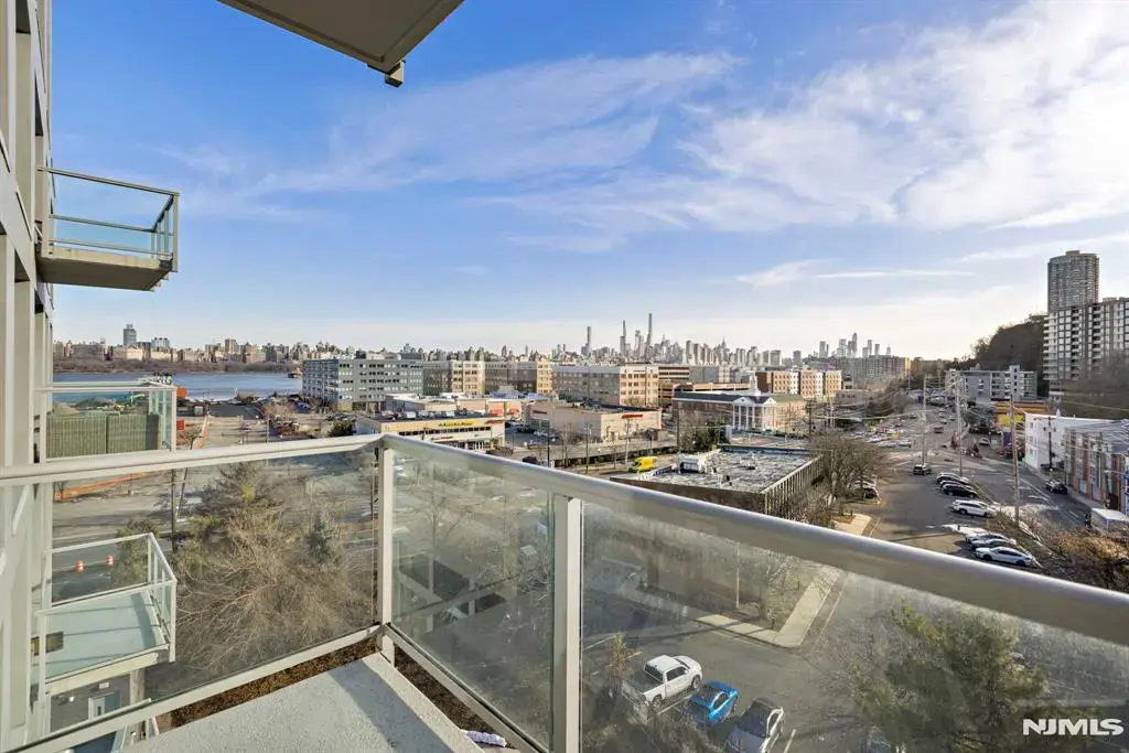 143 Old River 606, Edgewater