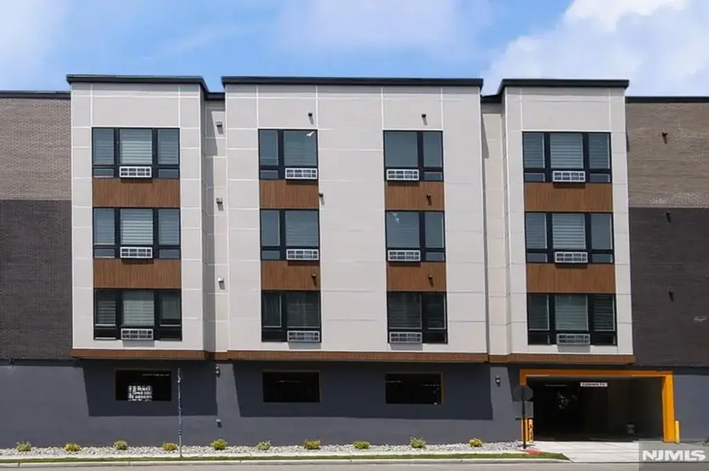 401 E Central 4b, Palisades Park