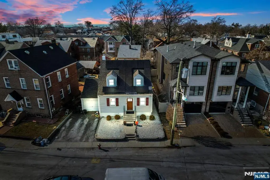 789 Harvard Place, Cliffside Park