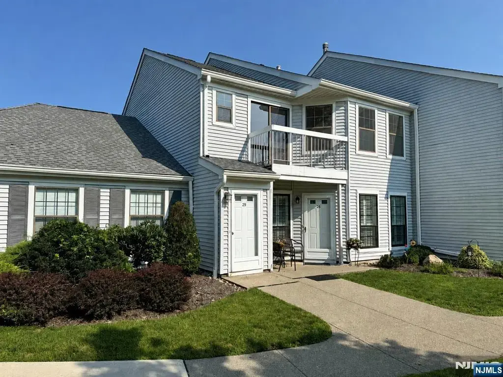 29 Krinsky Court, Mahwah