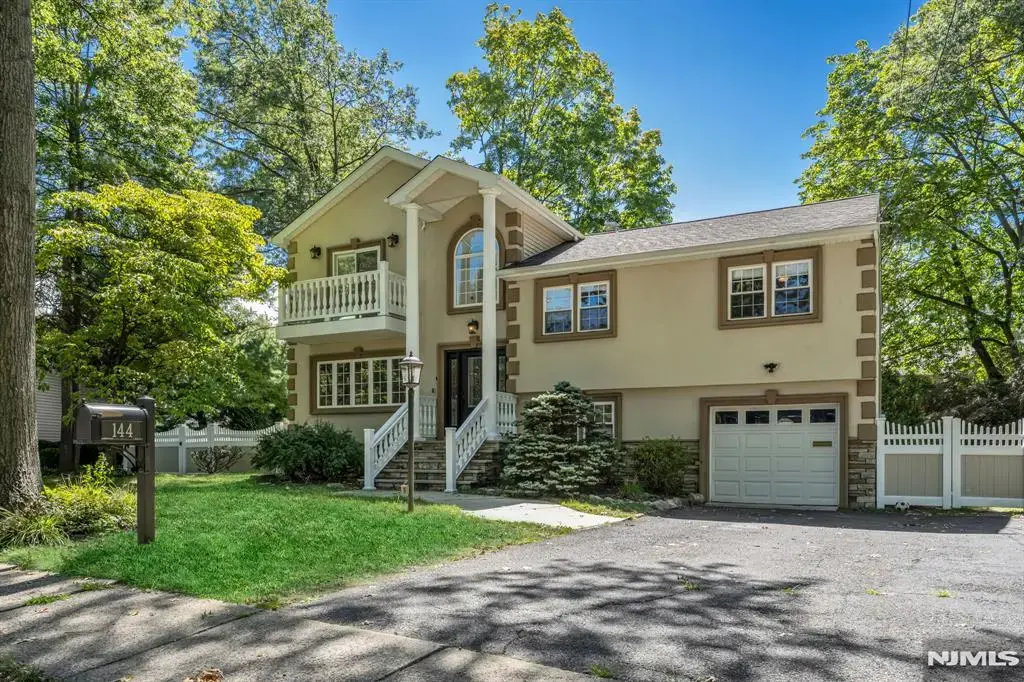 144 Seneca, Paramus