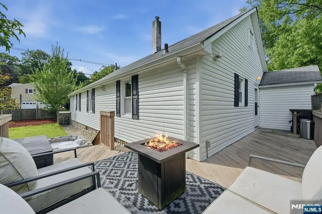 20 Yesler Way, Hillsdale