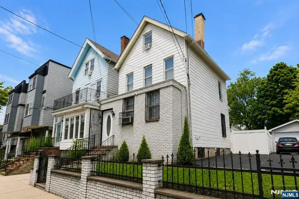 55 Winthrop Street, Newark