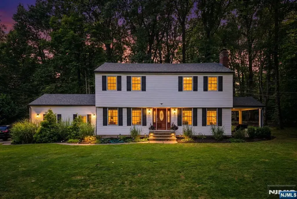 61 Heatherhill Lane, Woodcliff Lake