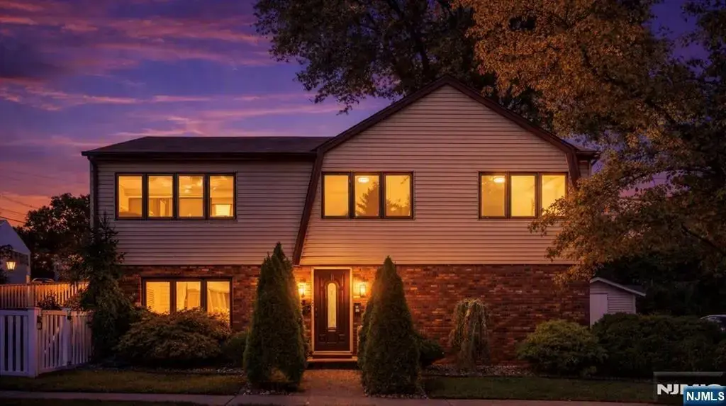 37 Hazelview Avenue, Clifton
