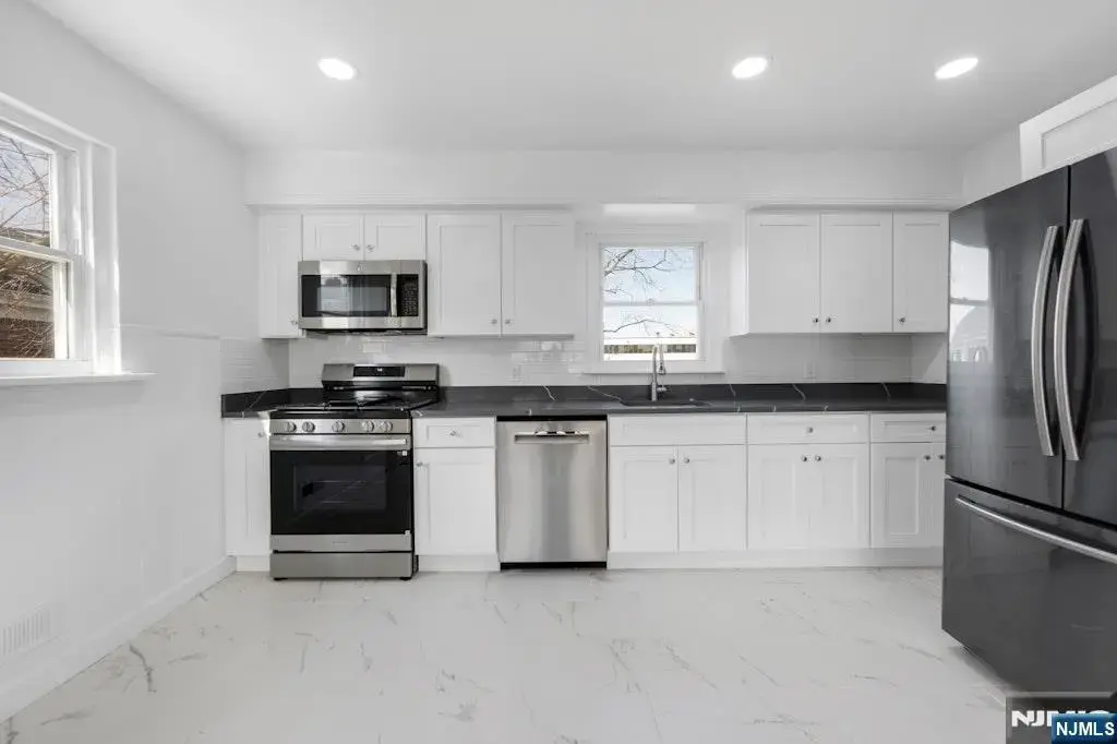 380 Grand, Leonia