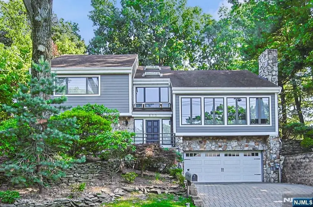 570 Grandview Terrace, Leonia