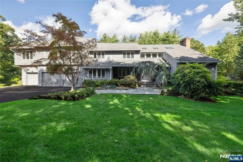 22 Angela Court, Woodcliff Lake