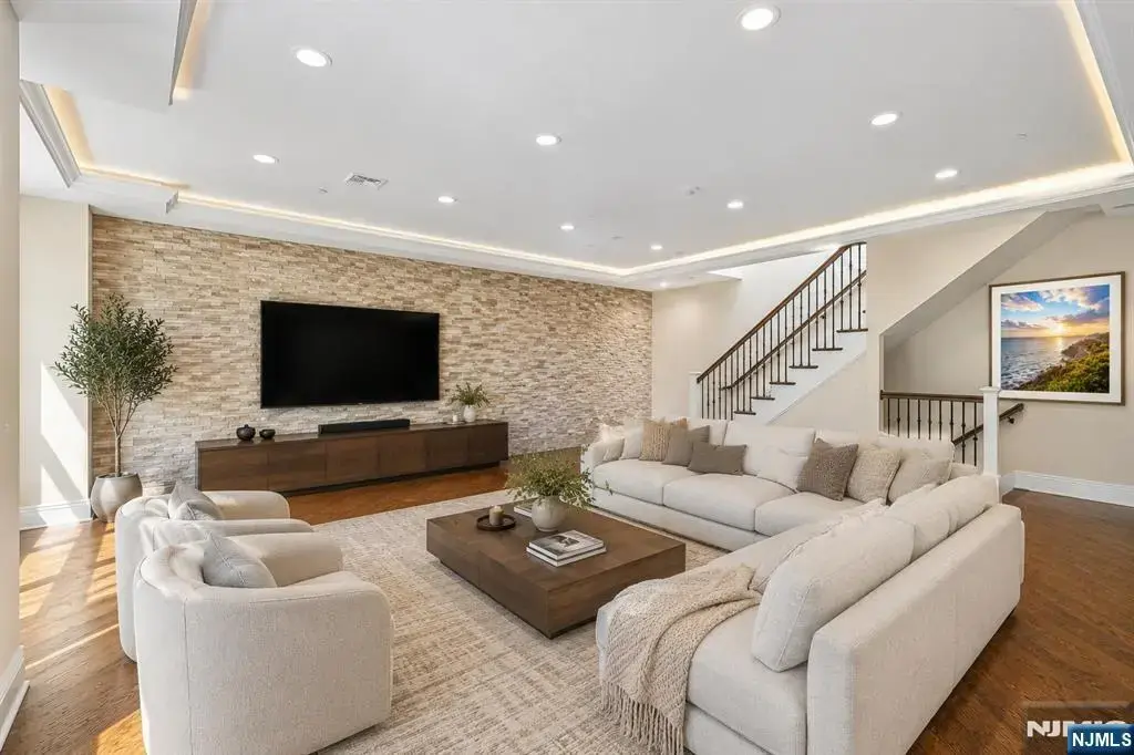 20 Marquis Court, Edgewater