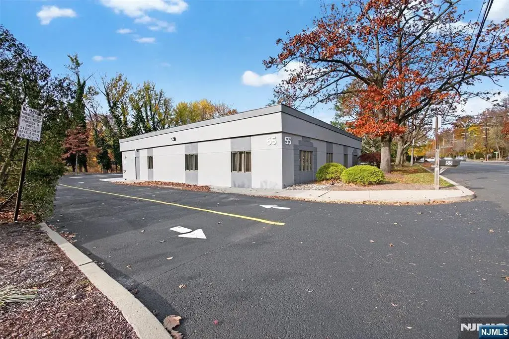 55 Paramus, Paramus