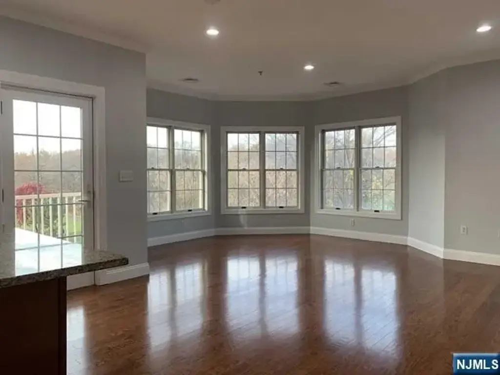 1301 Windsor Park, Englewood