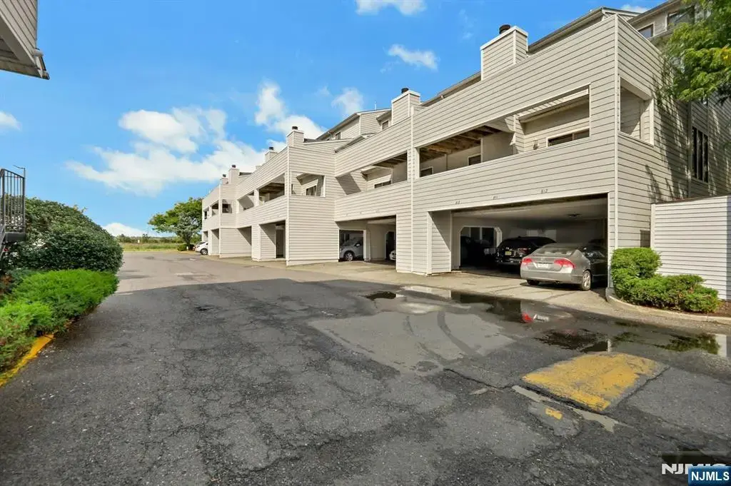 812 Topsail Lane, Secaucus