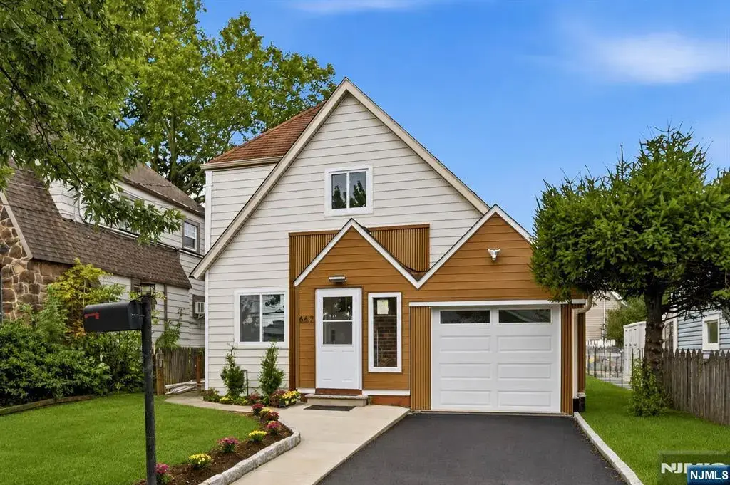 667 Allwood Road, Clifton