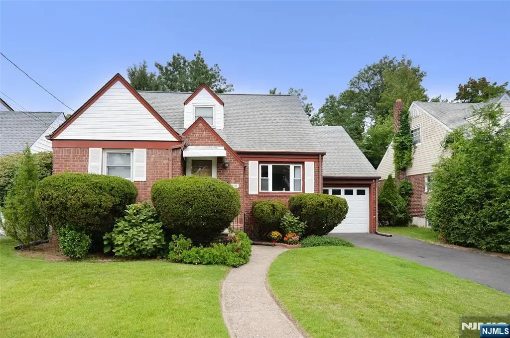 39-39 Brookside Avenue, Fair Lawn