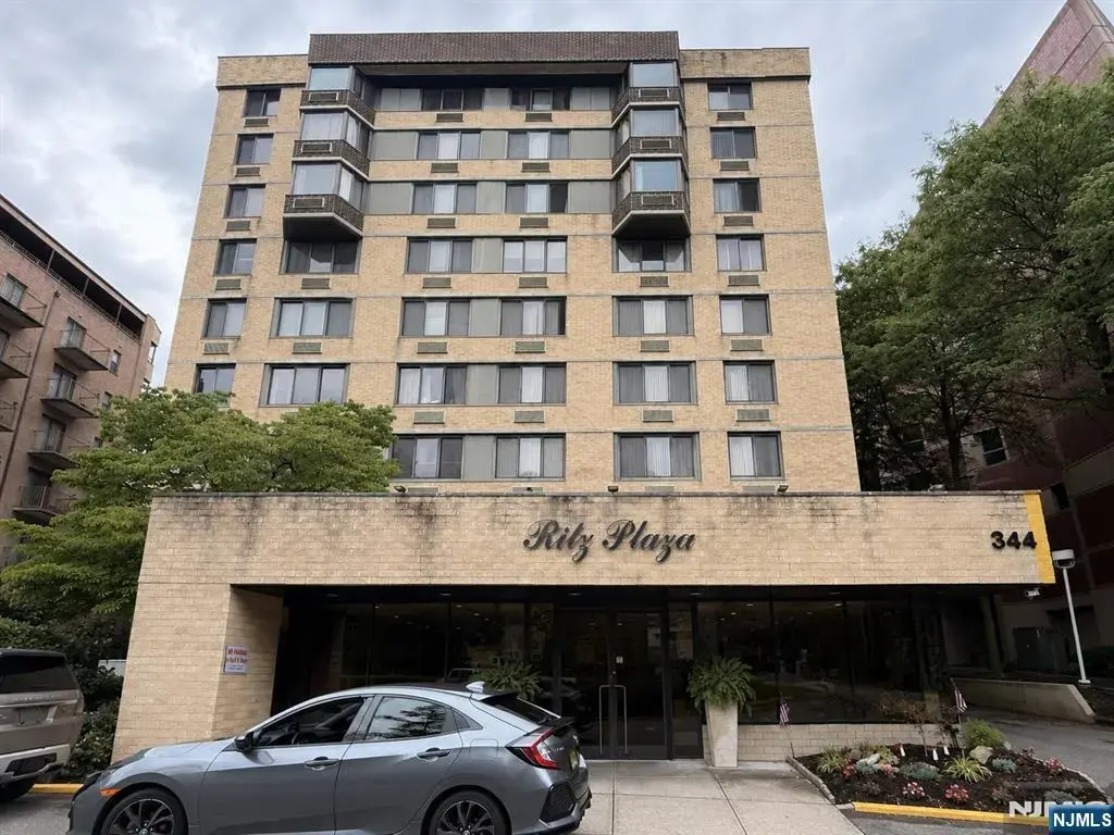 344 Prospect Avenue 4h, Hackensack