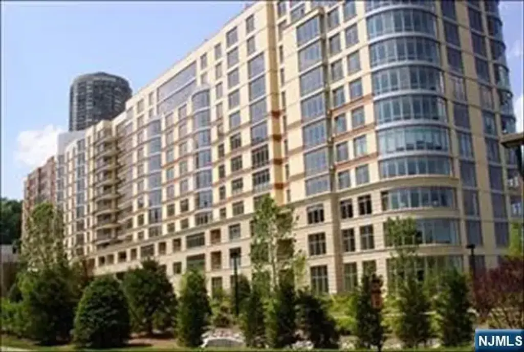 8100 River 615, North Bergen