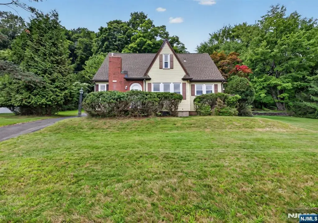 1208 Pompton Avenue, Cedar Grove