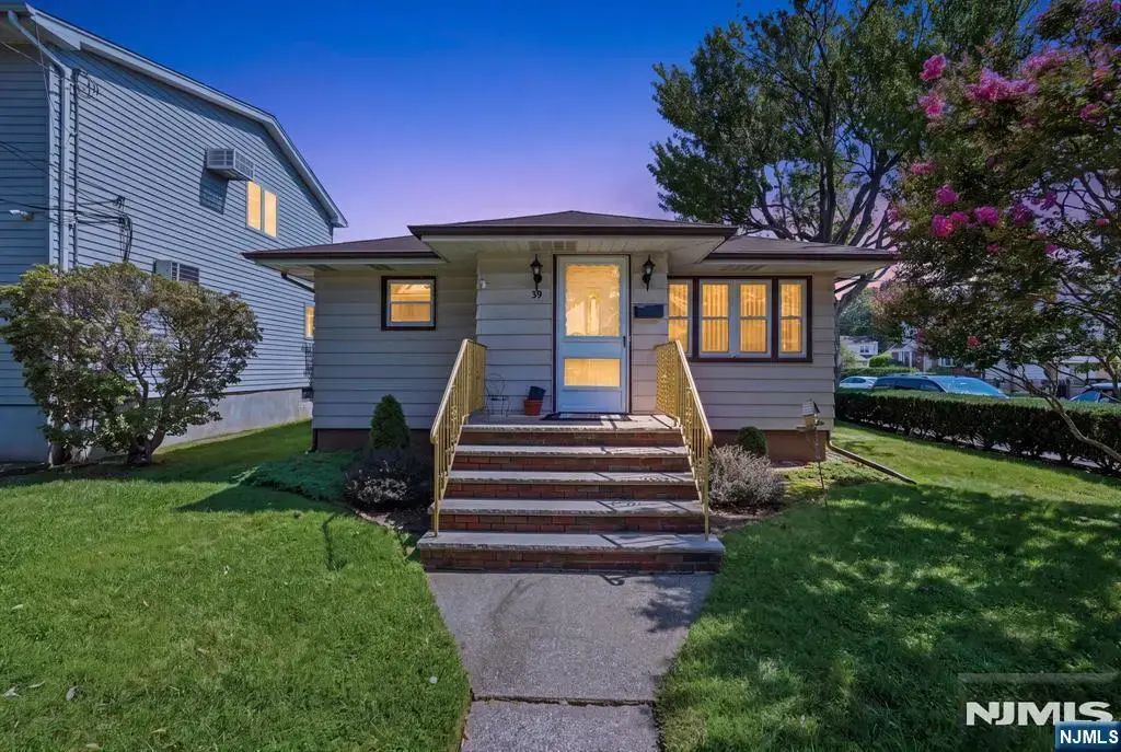 59 Huron Avenue, Clifton