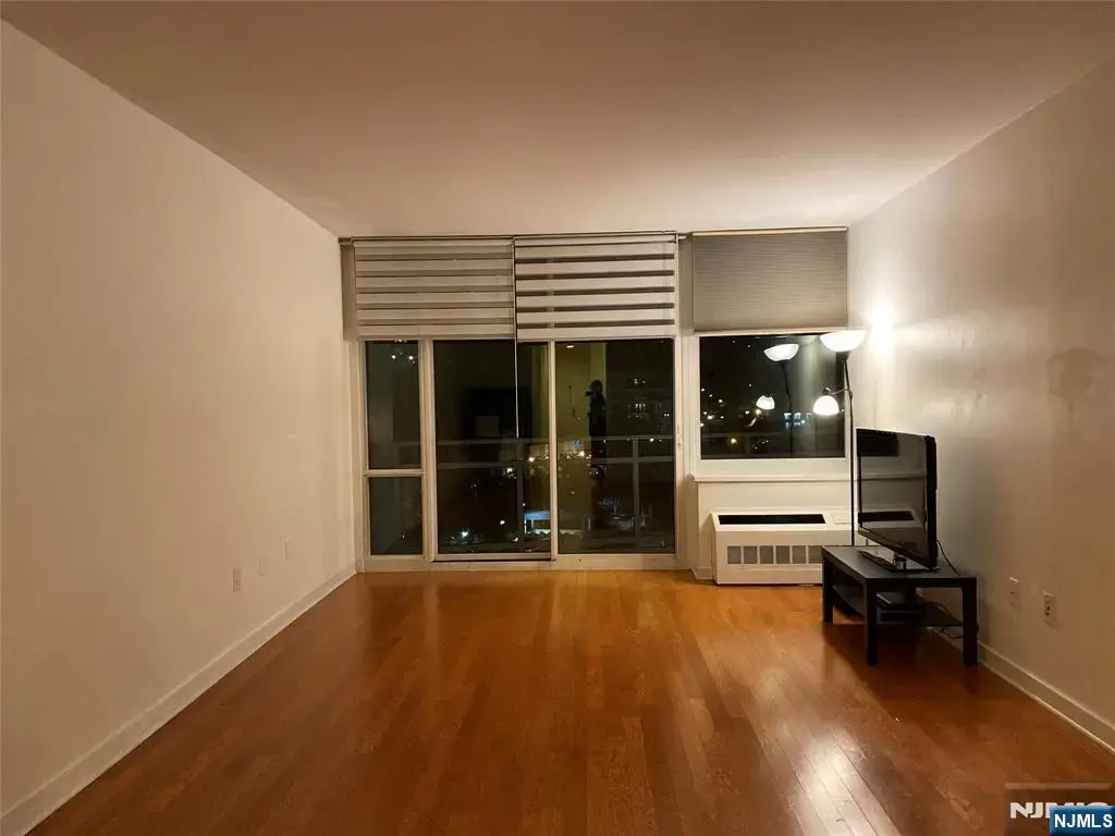 617 Hudson 617, Edgewater
