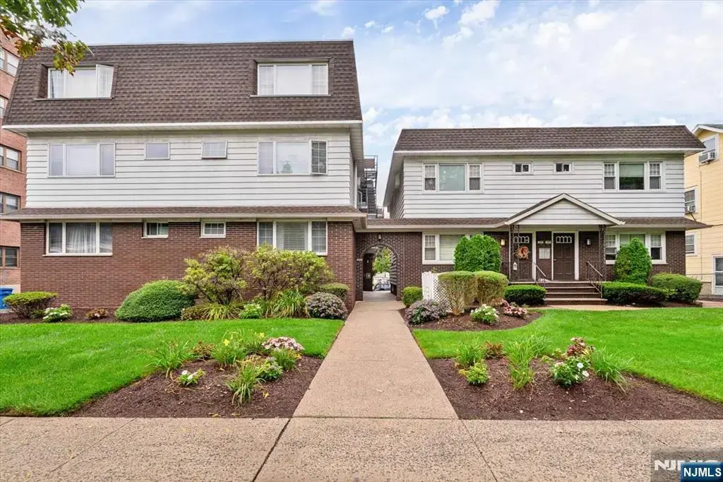 101 Orient Way 2d1, Rutherford