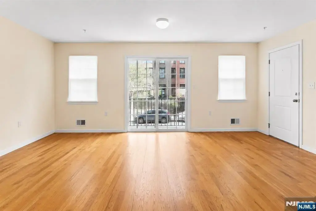 453-455 Washington 3, Newark