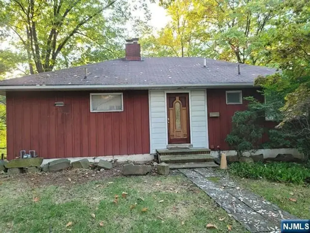 536 Nordhoff, Leonia