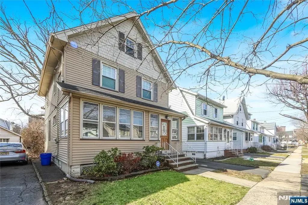 466 Beardsley Avenue, Bloomfield