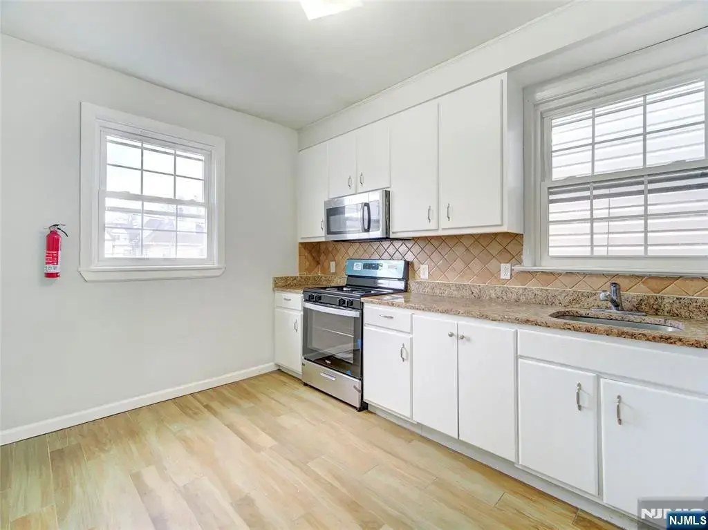 762 Summer, Newark