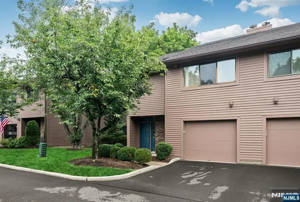 191 Yorktowne Court 191b, Twp of Washington