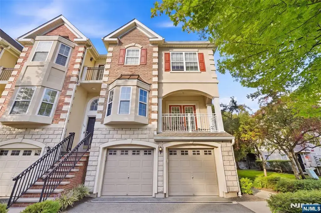 140 Blue Heron Drive, Secaucus