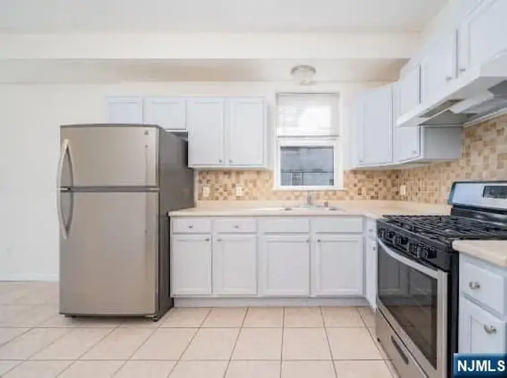 613 Ridge 2r, Lyndhurst