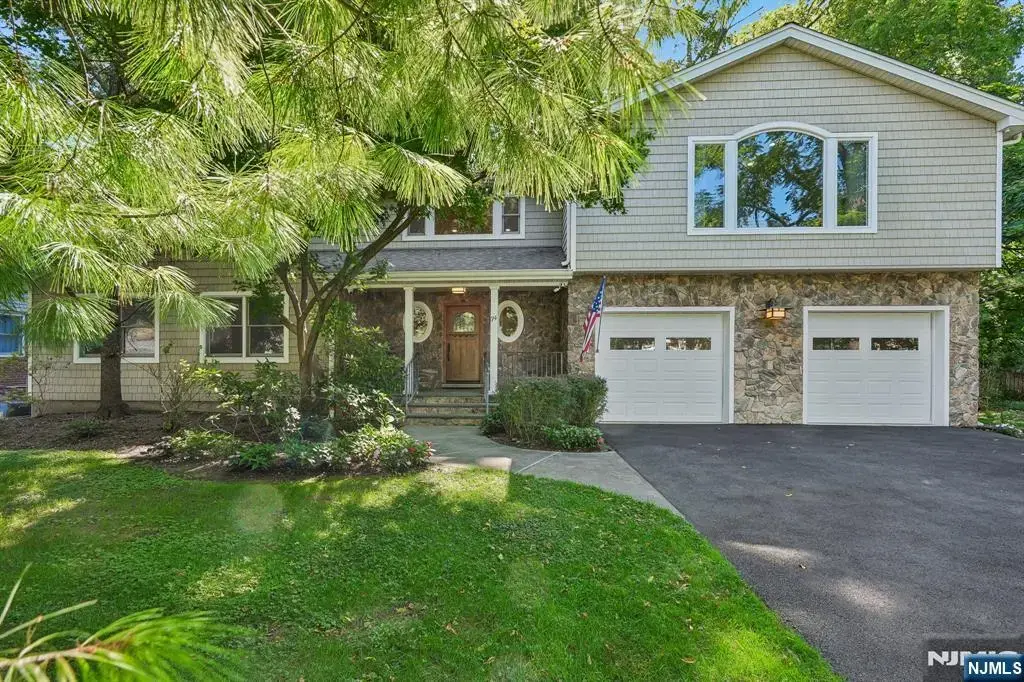 74 Lakeshore Drive, Oakland