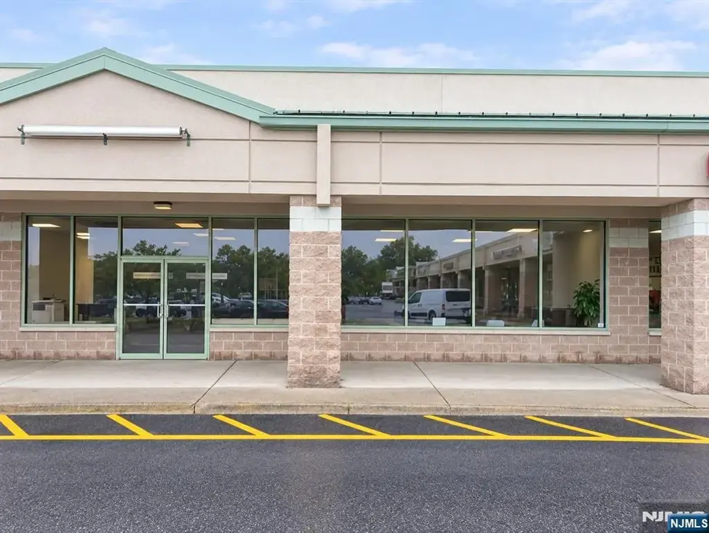 1025 Macarthur Boulevard, Mahwah