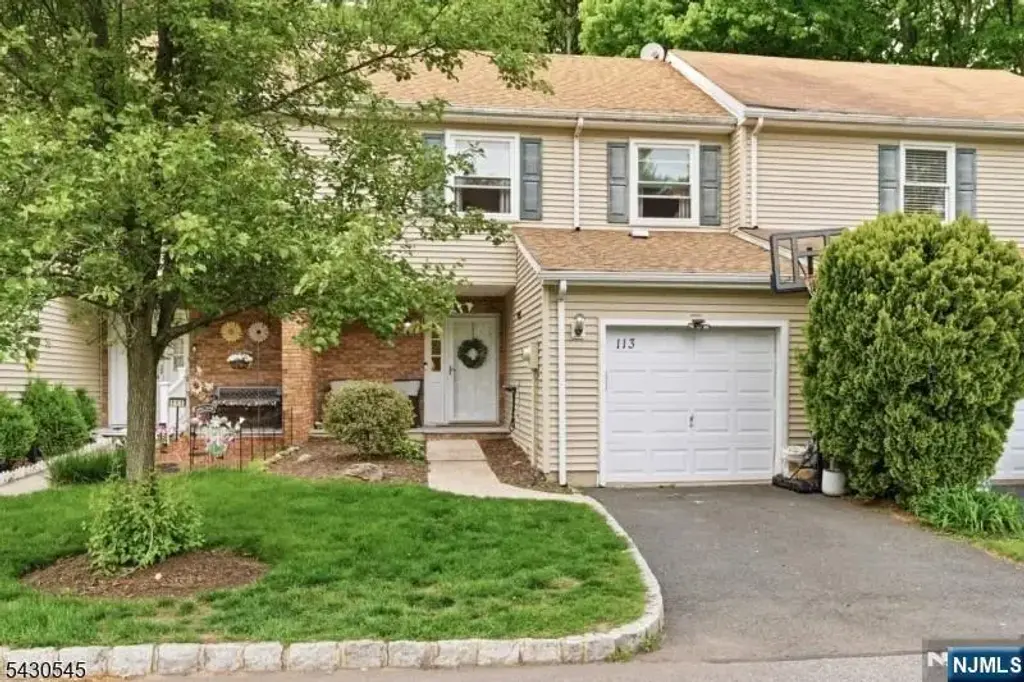 113 Saratoga Square, Wayne
