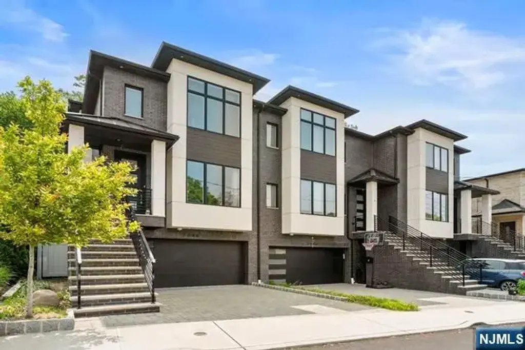 2046 Hoefleys A, Fort Lee