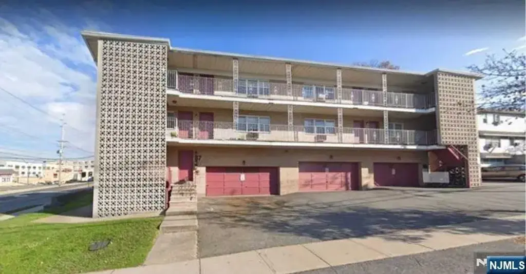 87 W Central 7, Palisades Park