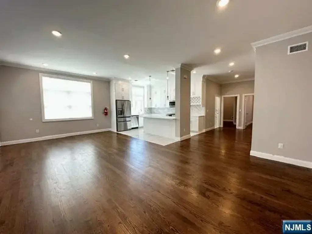 501 Midland C, Saddle Brook