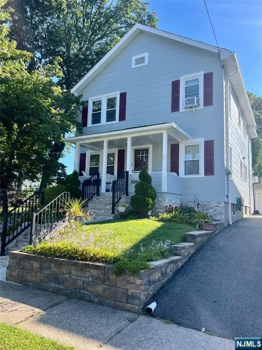 57 9th, Hawthorne