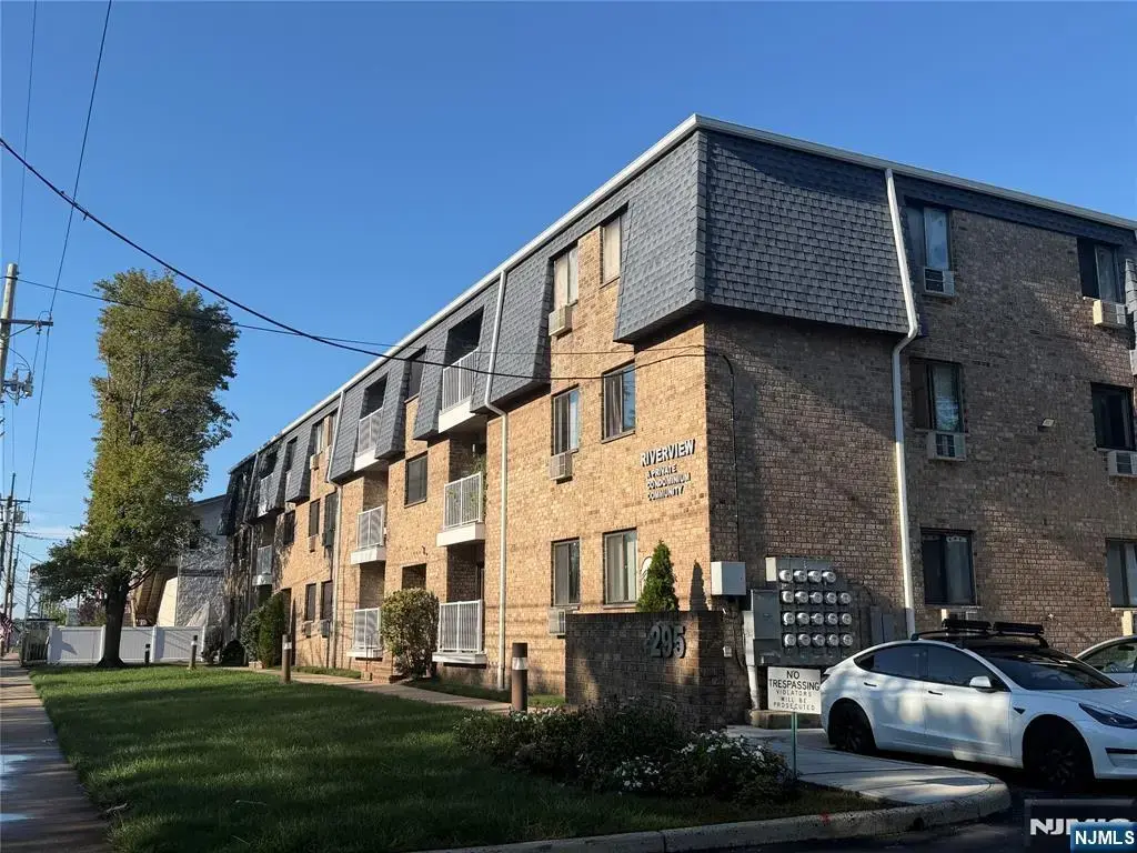 293-307 Main Street 2, Belleville