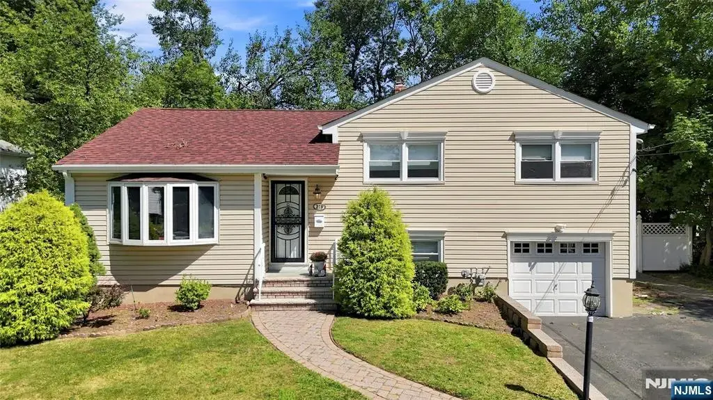 219 Morningside Road, Paramus