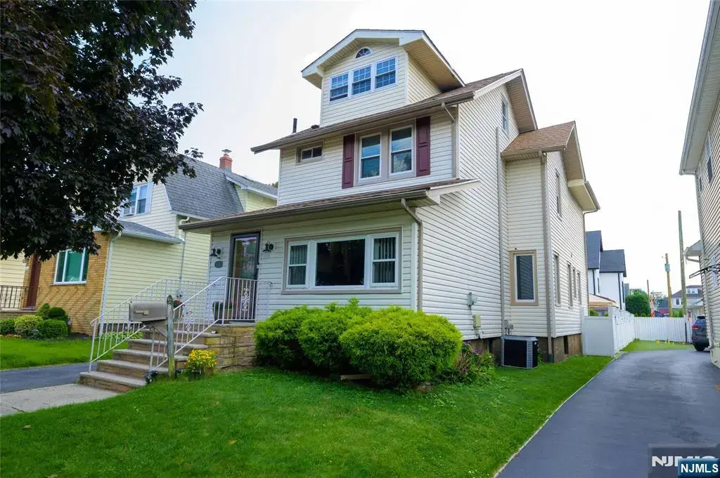 126 Post Avenue, Lyndhurst