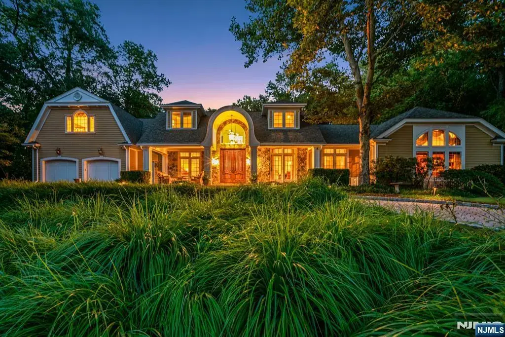 88 Bayberry Drive, Mahwah