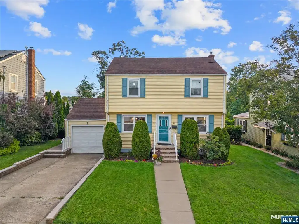 29 Larkspur Lane, Clifton