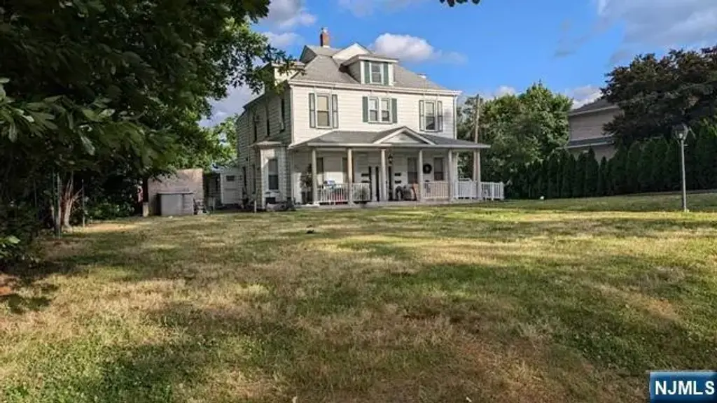 20 N Farview Avenue, Paramus